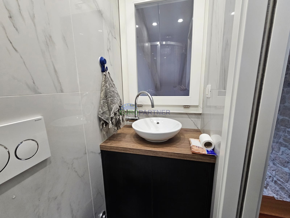 Istra, Rovinj, trije luksuzni apartmaji, prva vrsta do morja