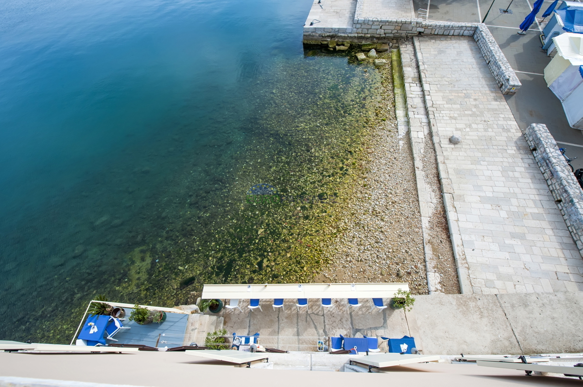 Istra, Rovinj, trije luksuzni apartmaji, prva vrsta do morja