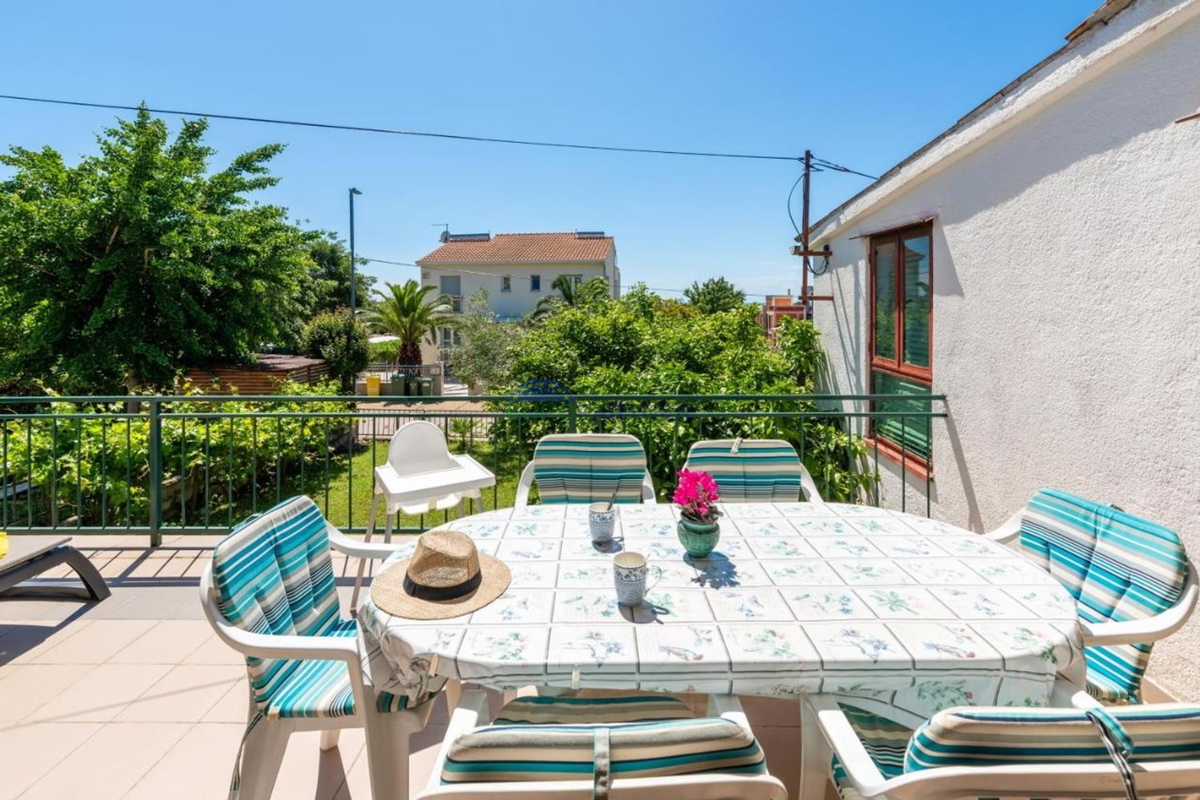 Istra, Poreč, hiša z dvema stanovanjema nedaleč od morja