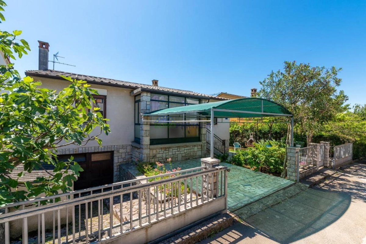 Istra, Poreč, hiša z dvema stanovanjema nedaleč od morja