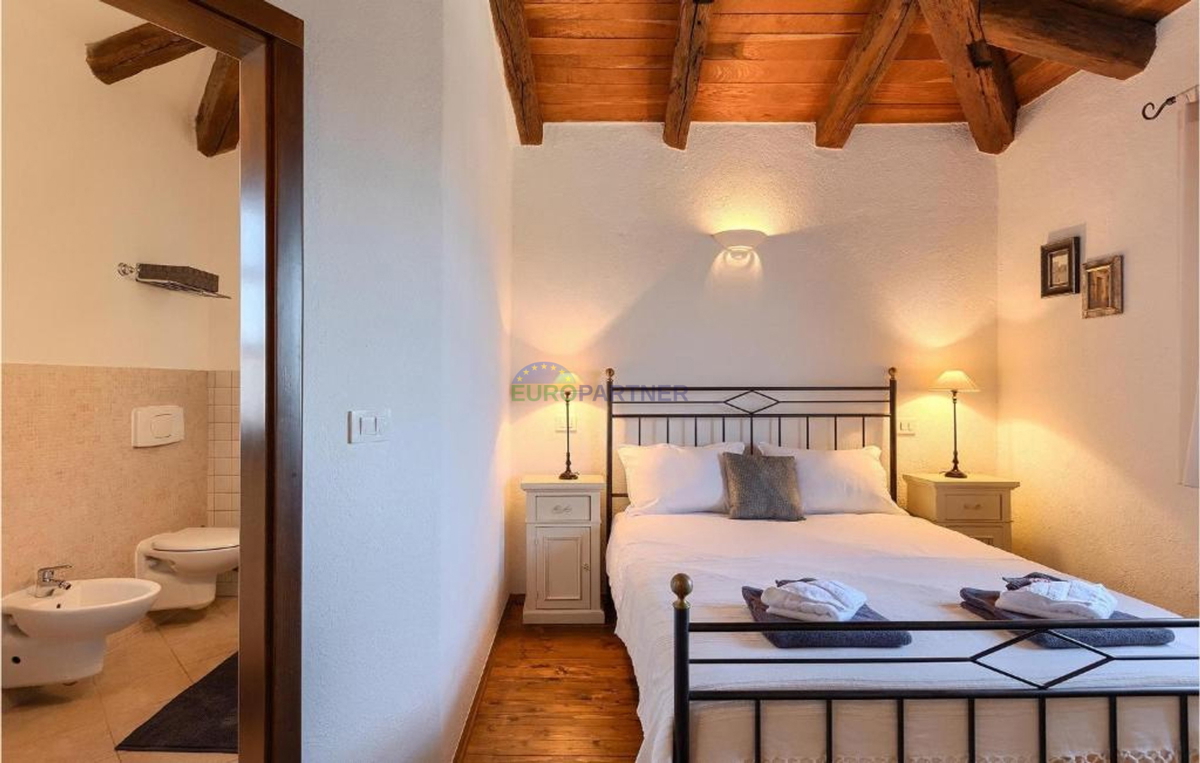 Kamnita vila na griču z razgledom na morje, Poreč, Istra