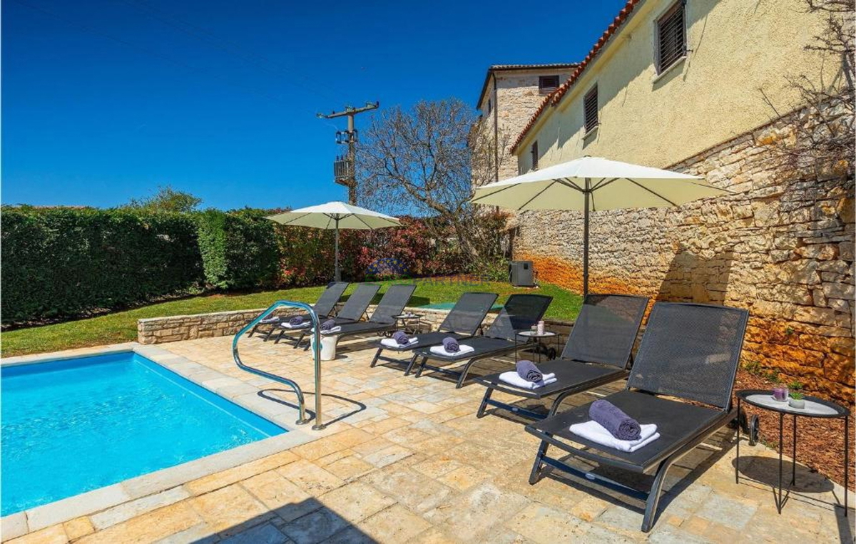 Kamnita vila na griču z razgledom na morje, Poreč, Istra