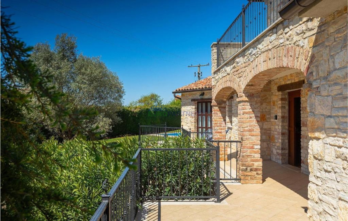 Kamnita vila na griču z razgledom na morje, Poreč, Istra