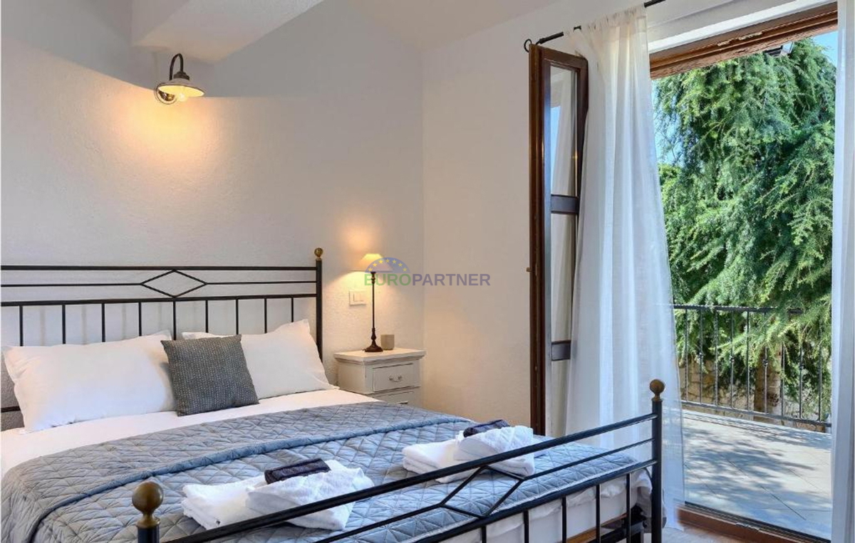 Kamnita vila na griču z razgledom na morje, Poreč, Istra