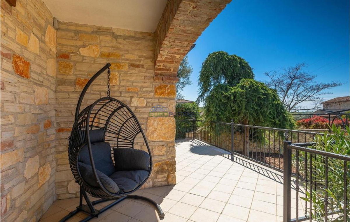 Kamnita vila na griču z razgledom na morje, Poreč, Istra