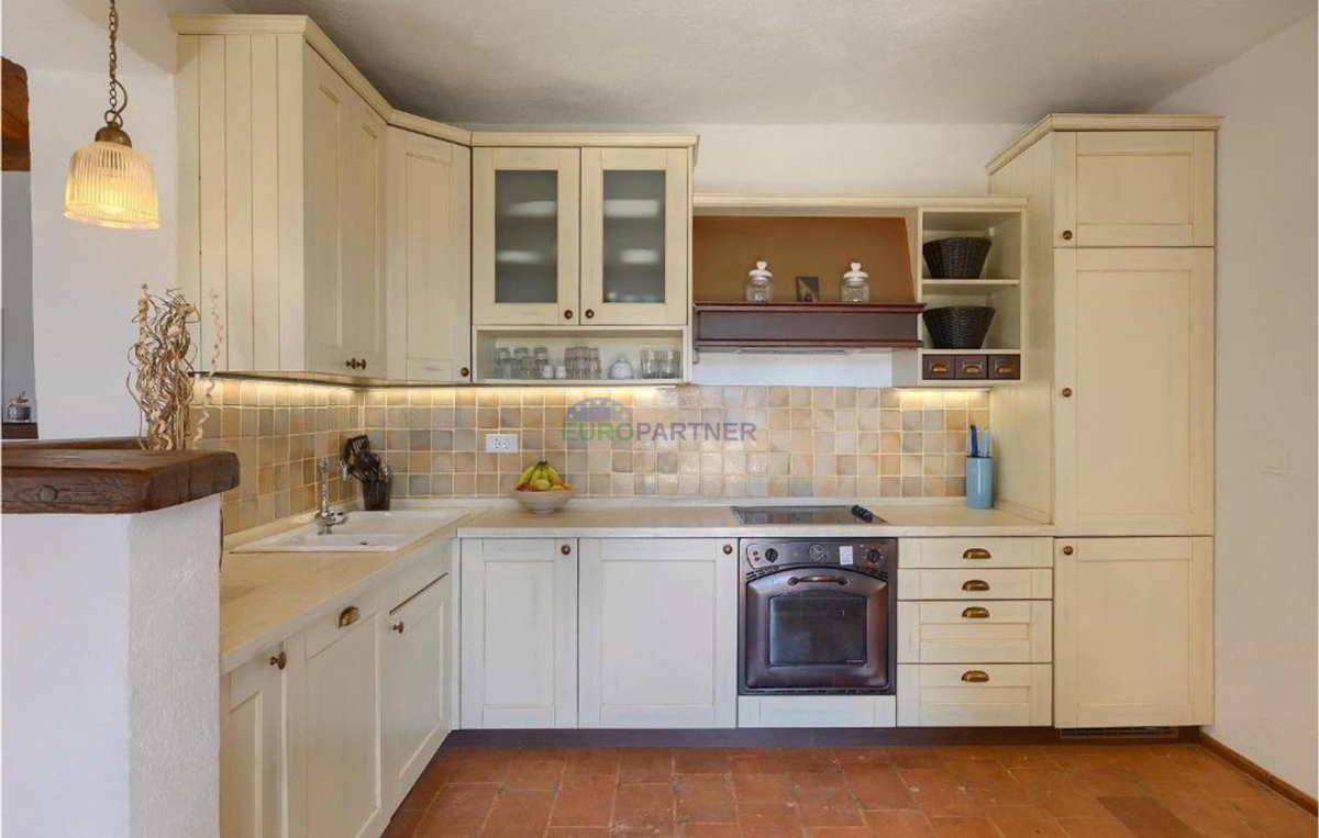 Kamnita vila na griču z razgledom na morje, Poreč, Istra