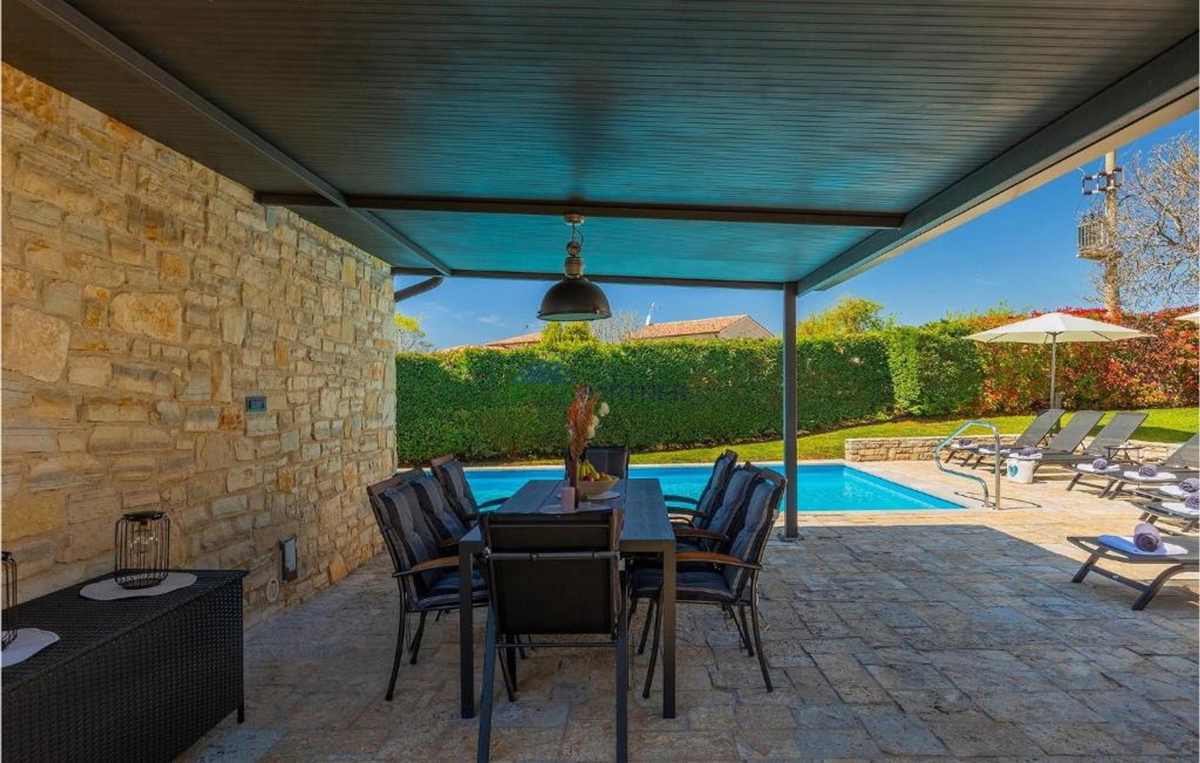 Kamnita vila na griču z razgledom na morje, Poreč, Istra