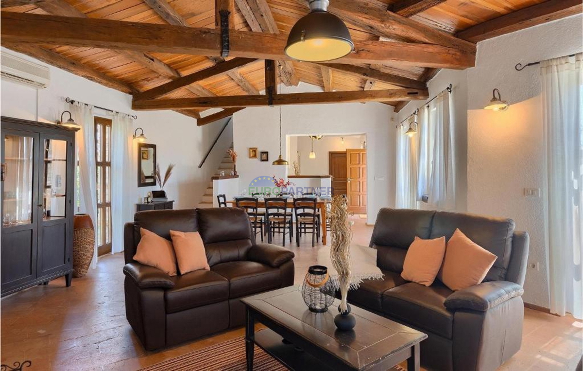 Kamnita vila na griču z razgledom na morje, Poreč, Istra