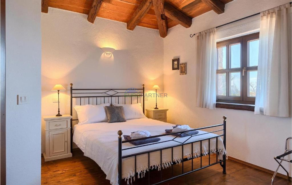 Kamnita vila na griču z razgledom na morje, Poreč, Istra