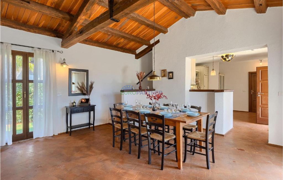 Kamnita vila na griču z razgledom na morje, Poreč, Istra