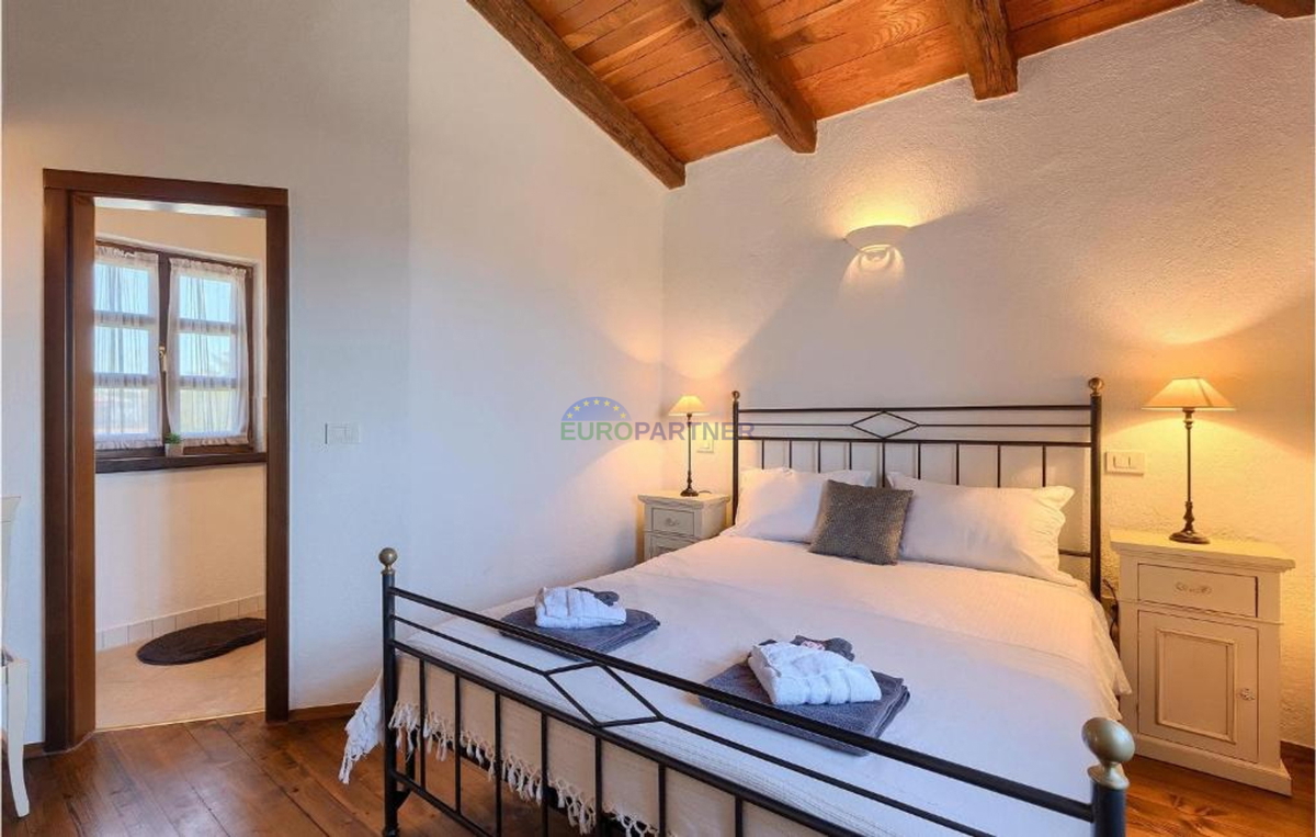 Kamnita vila na griču z razgledom na morje, Poreč, Istra