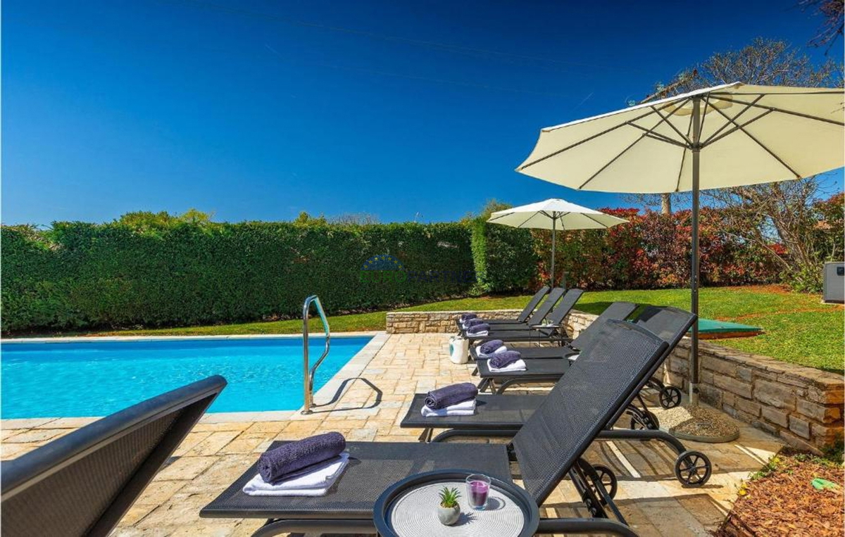 Kamnita vila na griču z razgledom na morje, Poreč, Istra