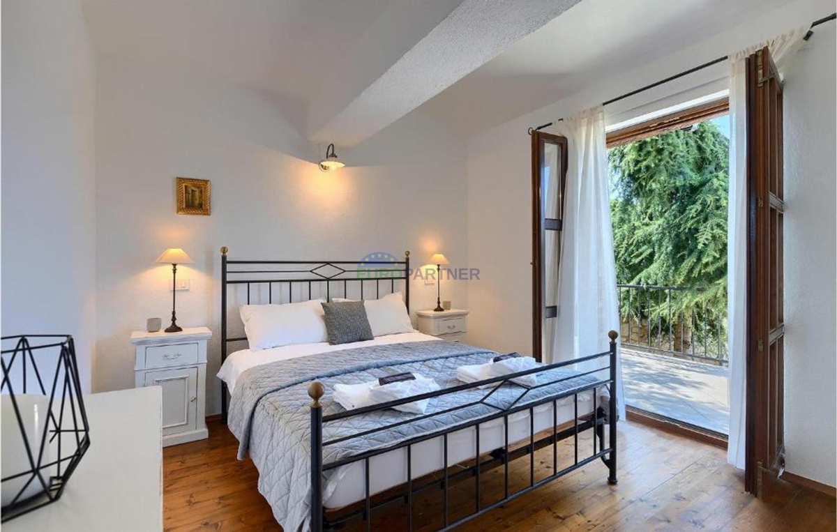 Kamnita vila na griču z razgledom na morje, Poreč, Istra