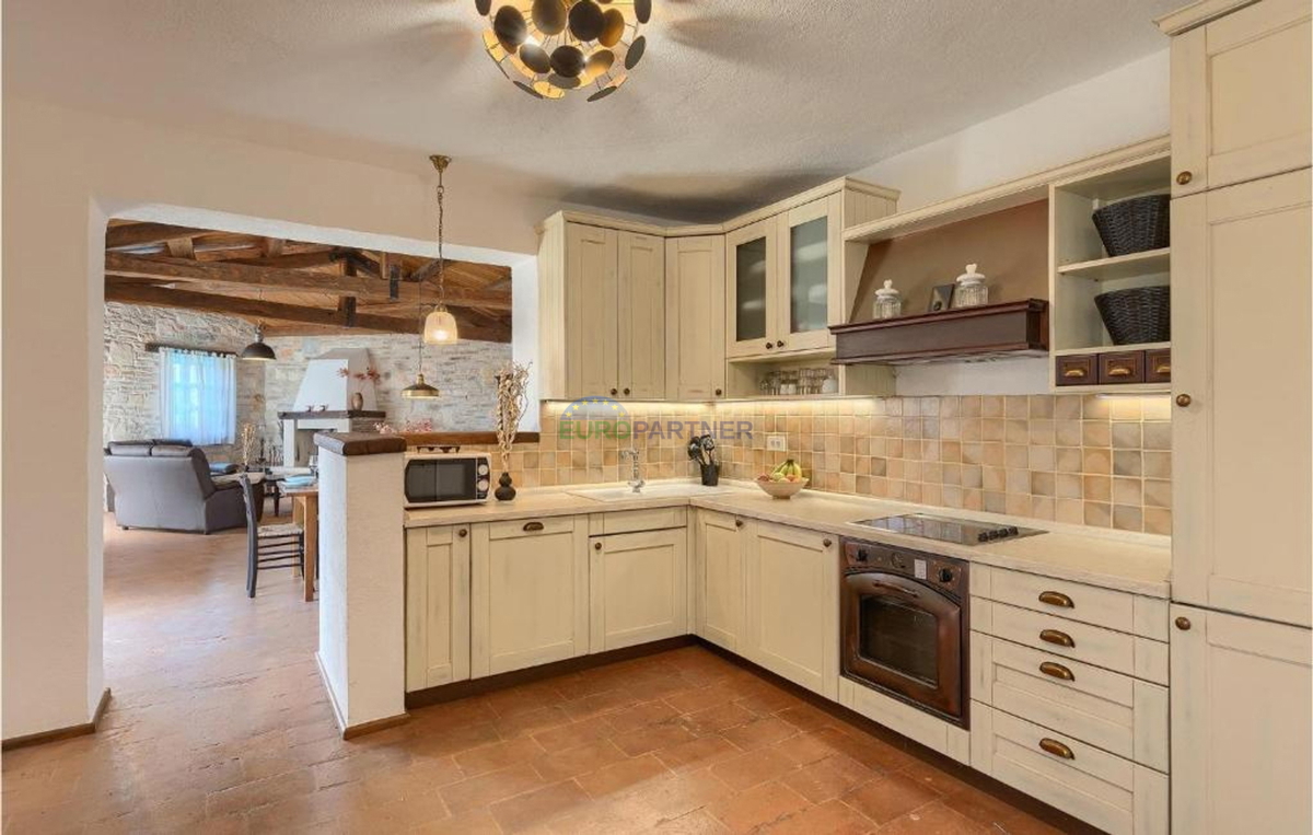 Kamnita vila na griču z razgledom na morje, Poreč, Istra