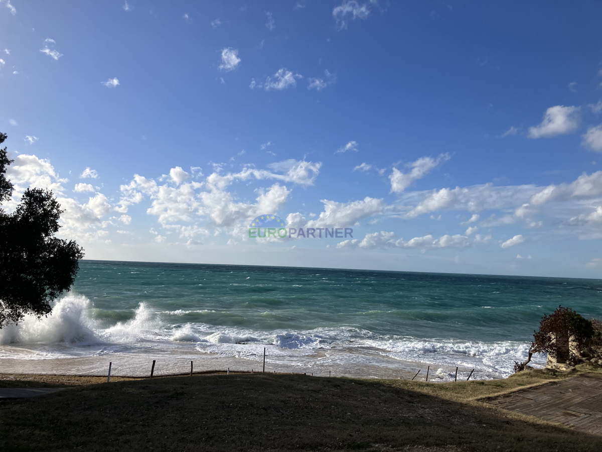 Kamnita vila na griču z razgledom na morje, Poreč, Istra