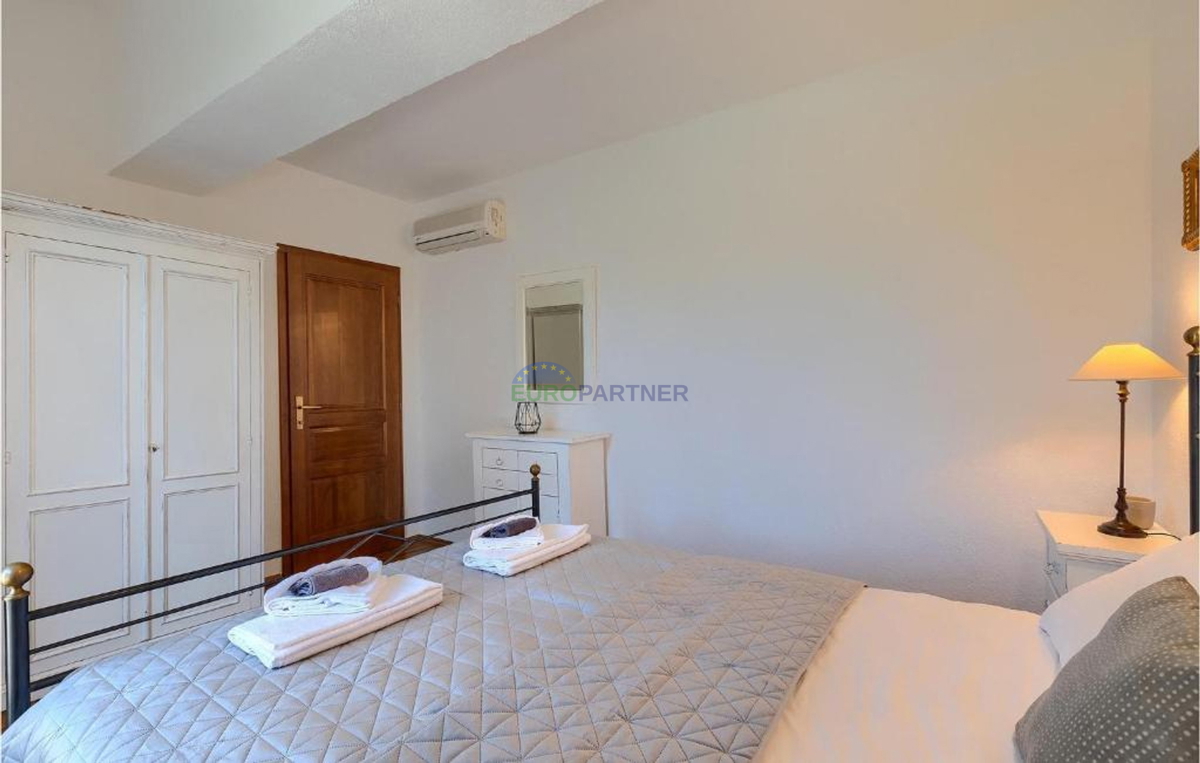 Kamnita vila na griču z razgledom na morje, Poreč, Istra