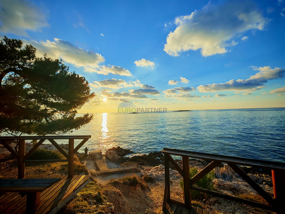 Kamnita vila na griču z razgledom na morje, Poreč, Istra