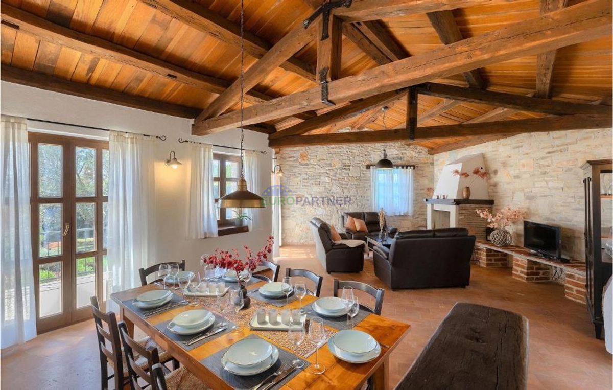 Kamnita vila na griču z razgledom na morje, Poreč, Istra