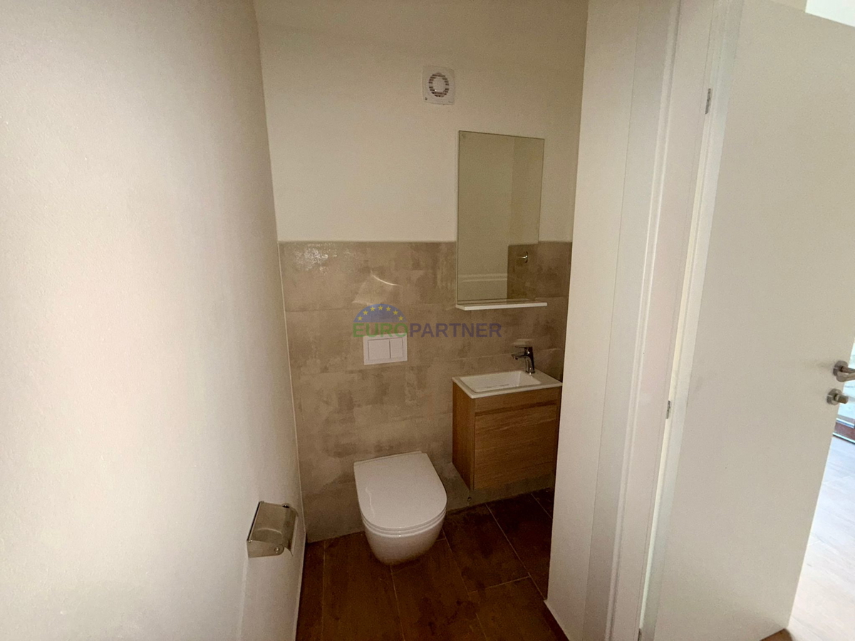 Obnovljena kamnita hiša v Tinjanu