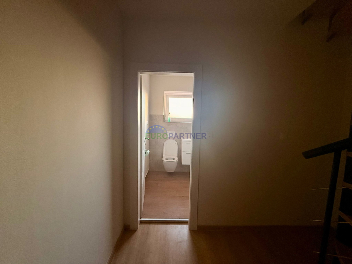 Obnovljena kamnita hiša v Tinjanu