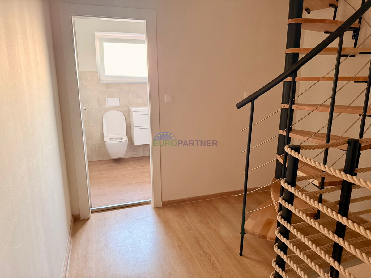 Obnovljena kamnita hiša v Tinjanu