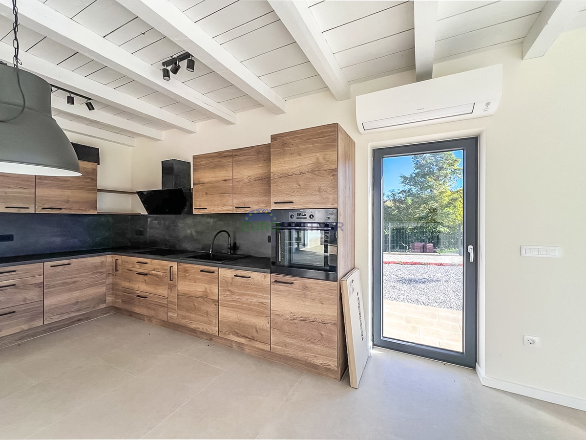 Moderna vila z bazenom, 5 km od Poreča