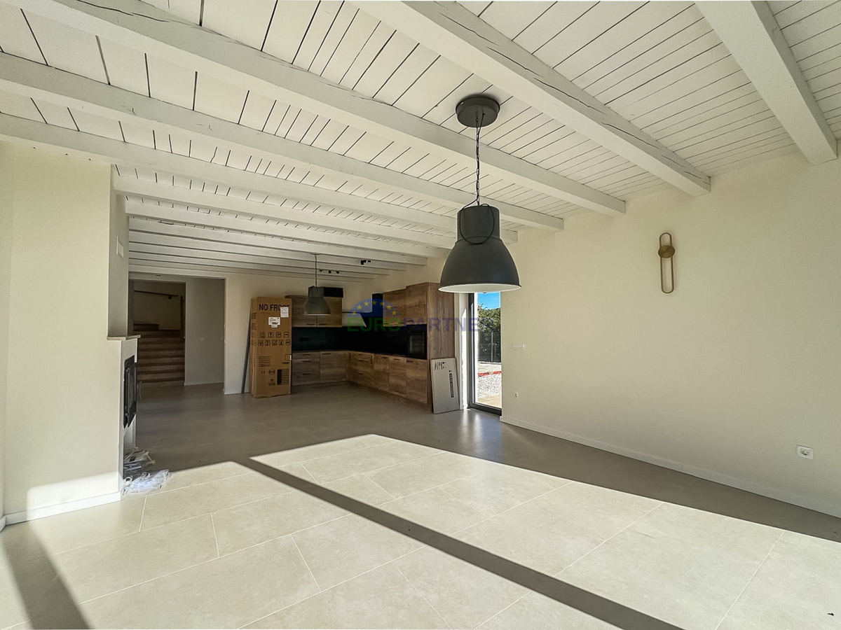 Moderna vila z bazenom, 5 km od Poreča