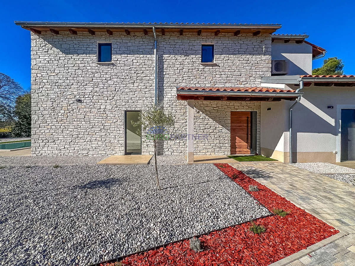 Moderna vila z bazenom, 5 km od Poreča