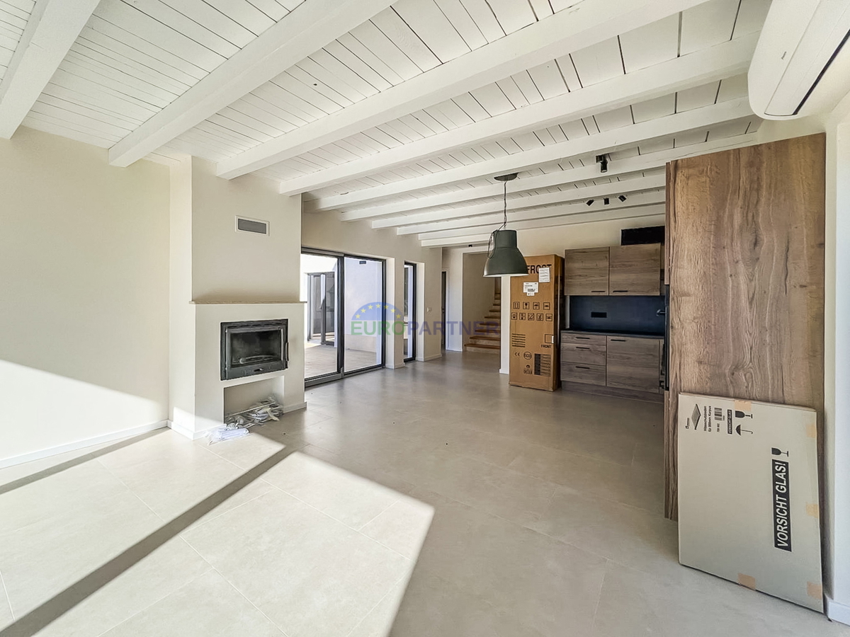 Moderna vila z bazenom, 5 km od Poreča