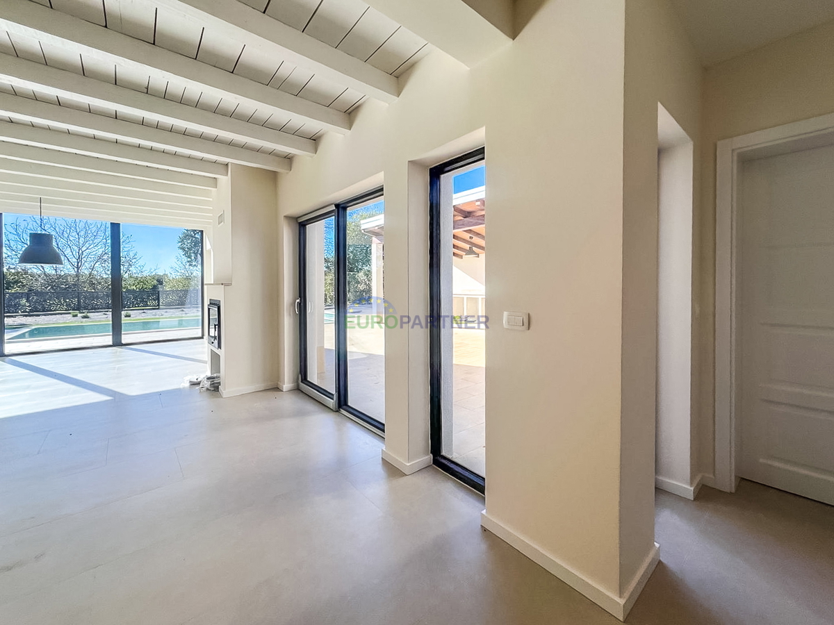 Moderna vila z bazenom, 5 km od Poreča