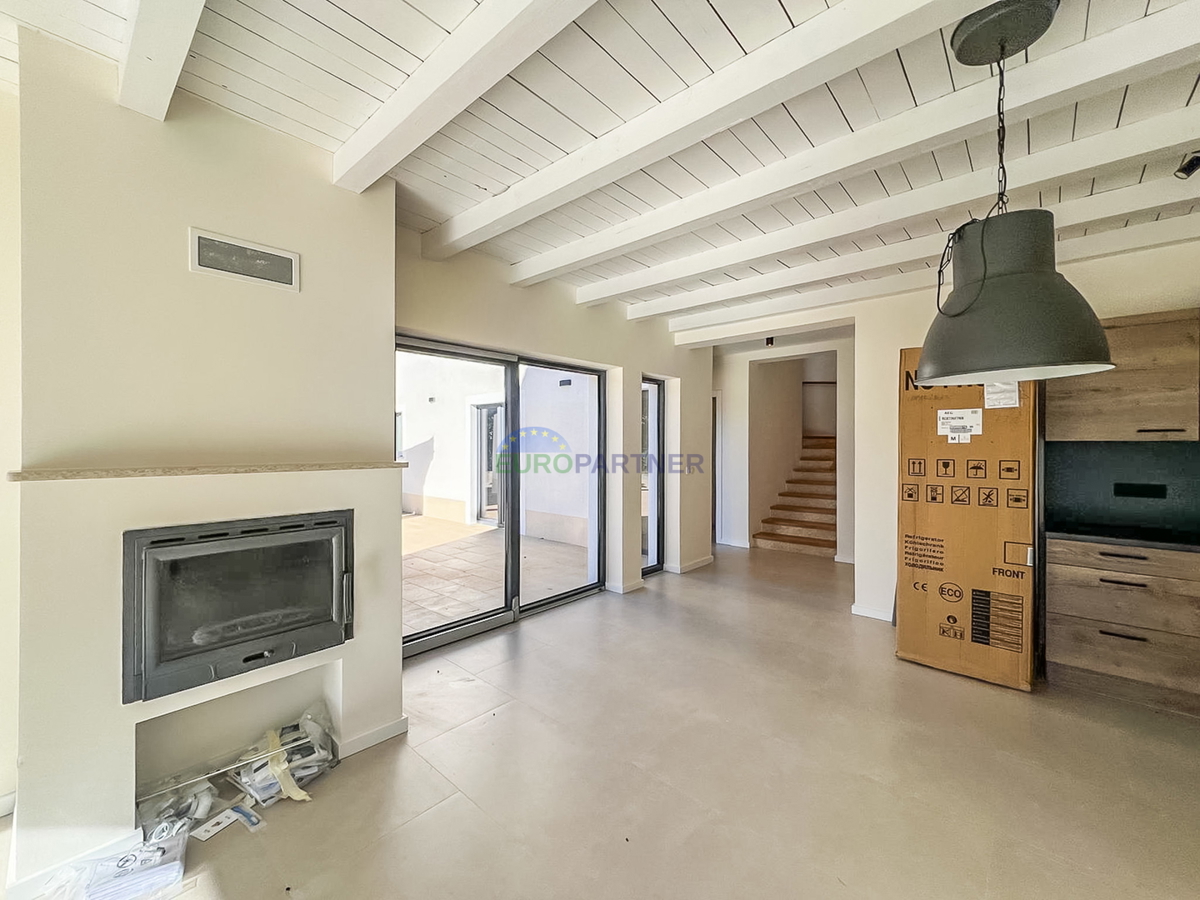 Moderna vila z bazenom, 5 km od Poreča