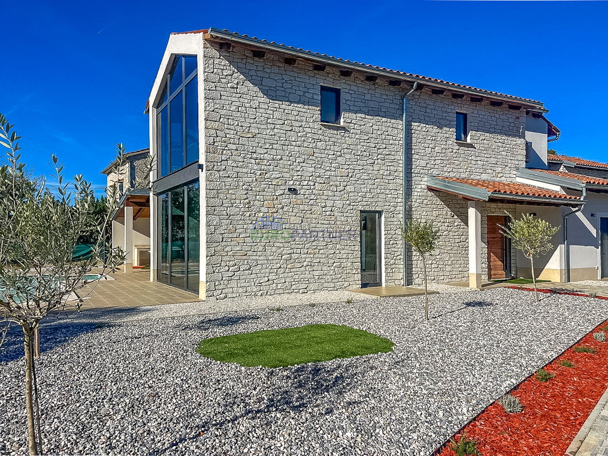 Moderna vila z bazenom, 5 km od Poreča