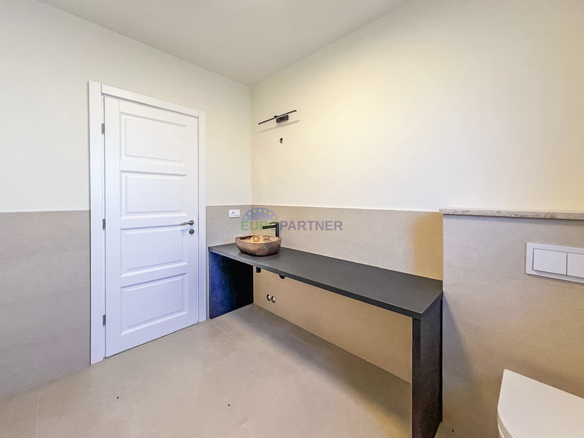 Moderna vila z bazenom, 5 km od Poreča