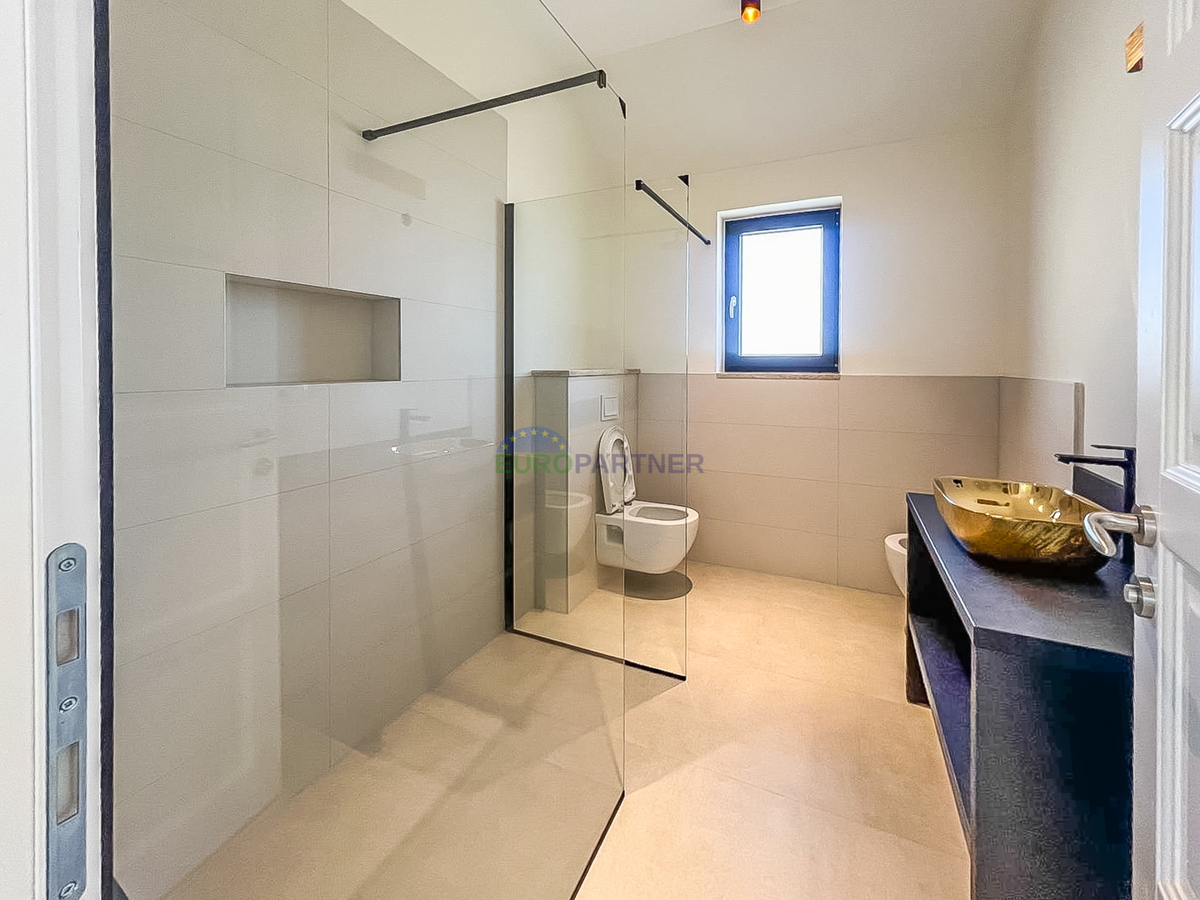 Moderna vila z bazenom, 5 km od Poreča