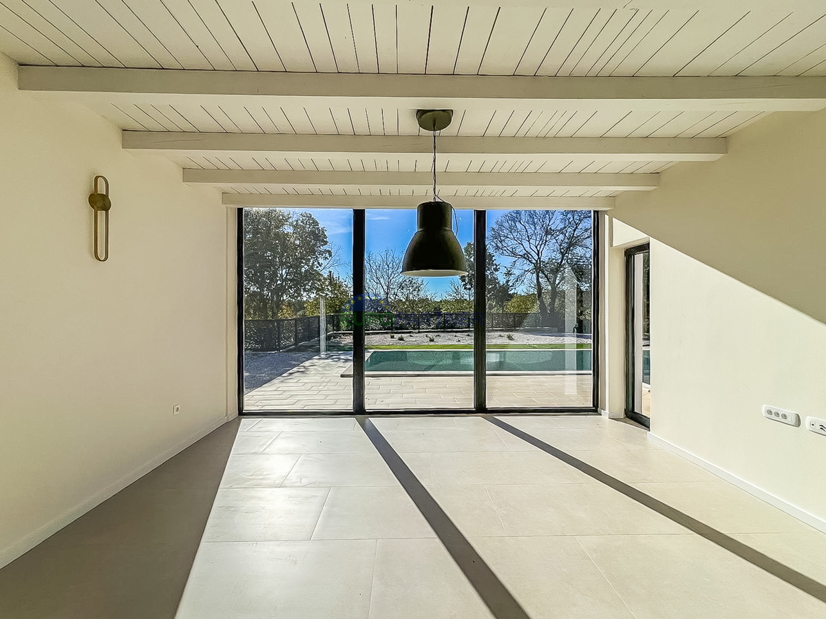 Moderna vila z bazenom, 5 km od Poreča