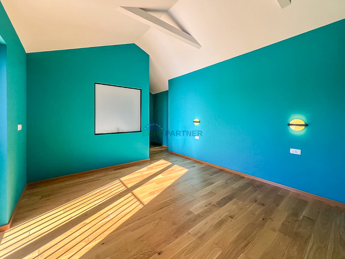 Moderna vila z bazenom, 5 km od Poreča