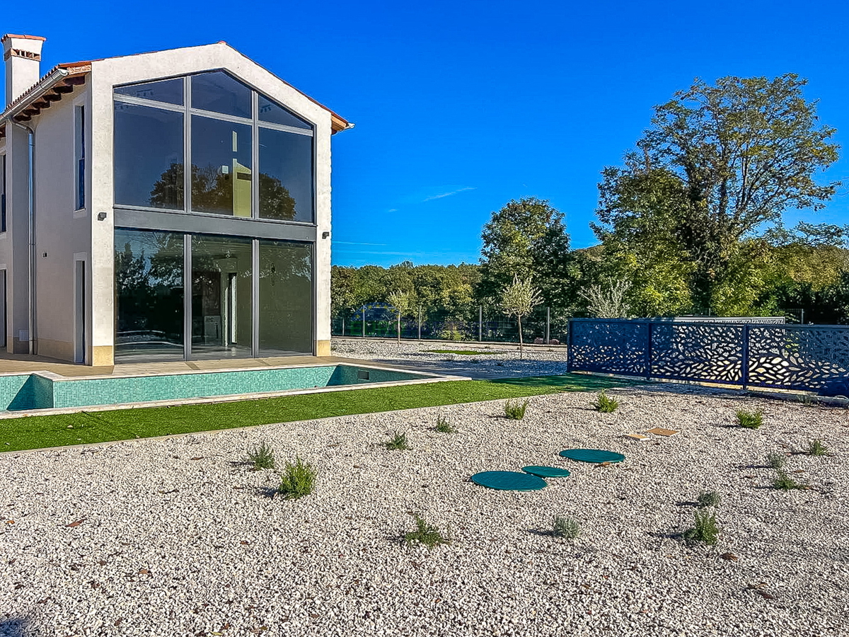 Moderna vila z bazenom, 5 km od Poreča