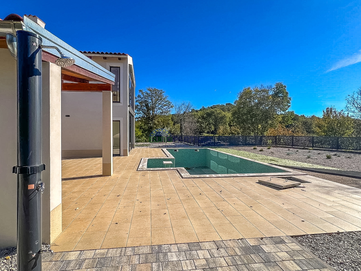 Moderna vila z bazenom, 5 km od Poreča