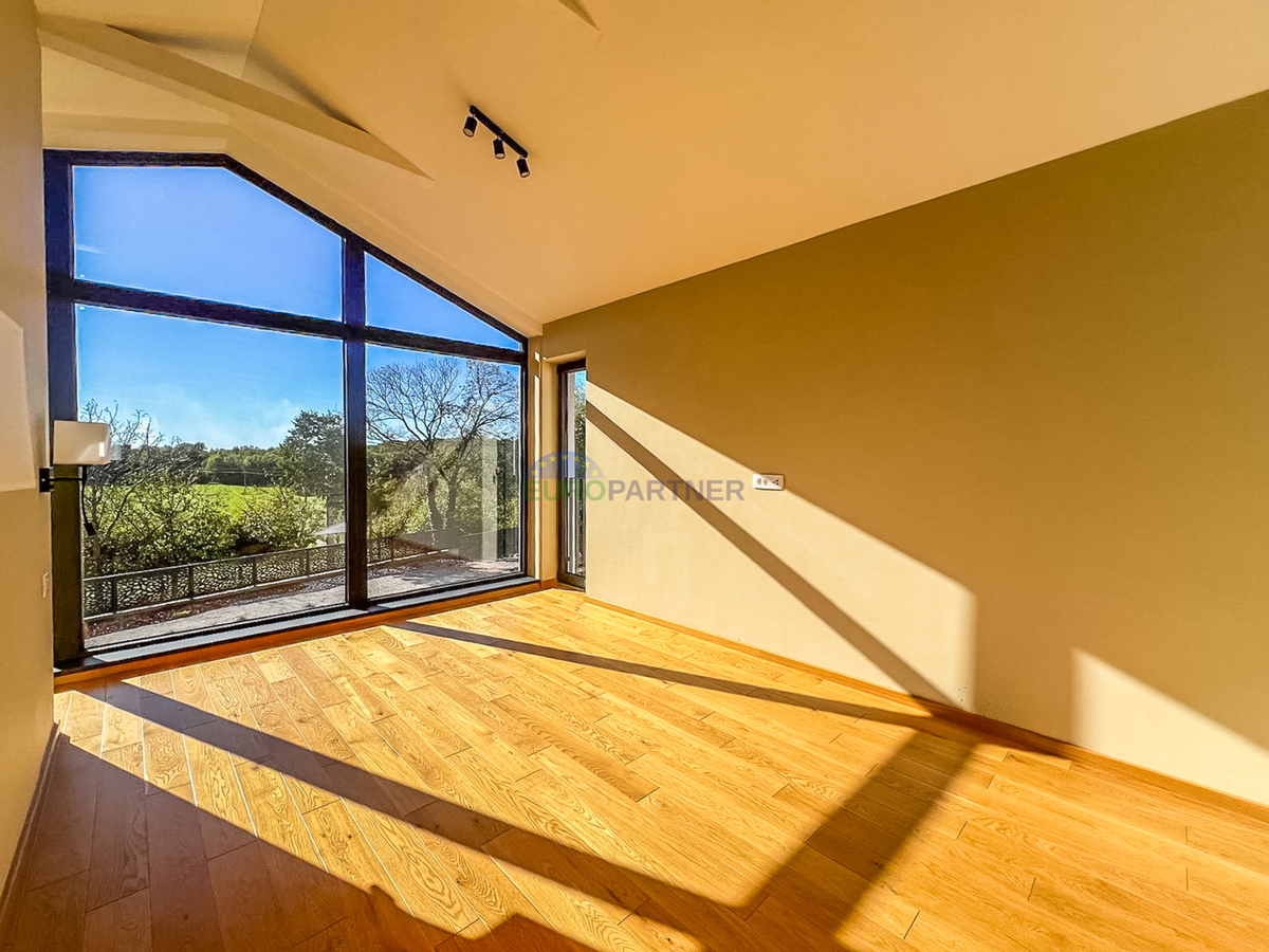 Moderna vila z bazenom, 5 km od Poreča