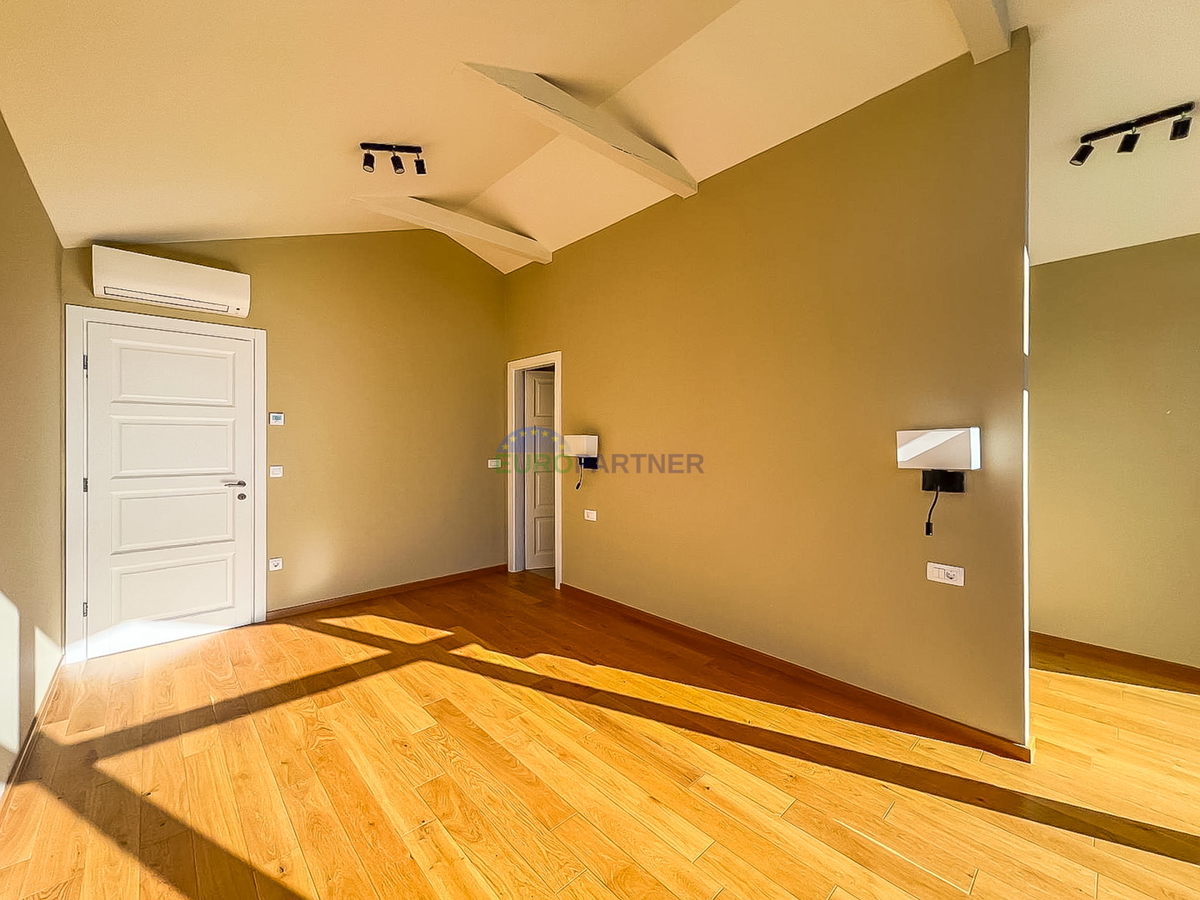 Moderna vila z bazenom, 5 km od Poreča