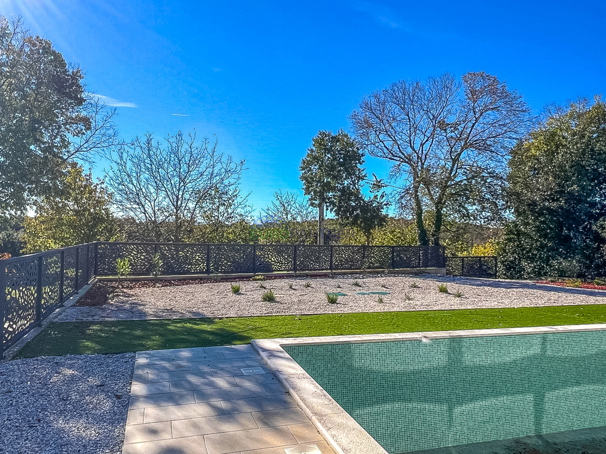 Moderna vila z bazenom, 5 km od Poreča