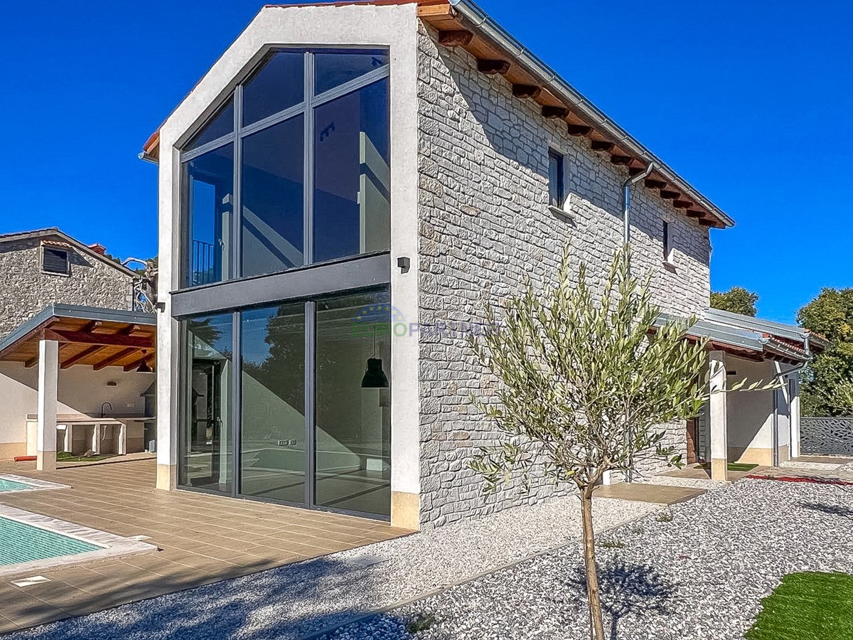 Moderna vila z bazenom, 5 km od Poreča