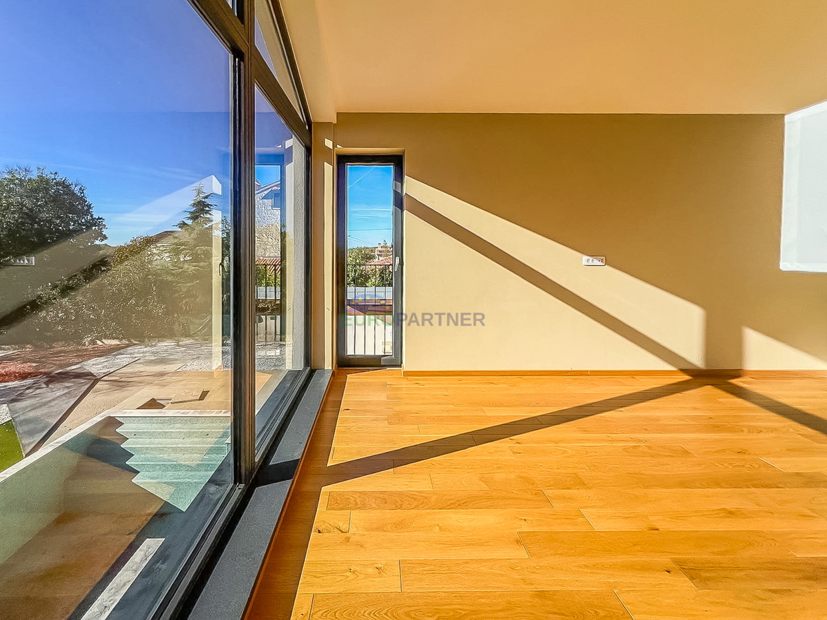 Moderna vila z bazenom, 5 km od Poreča