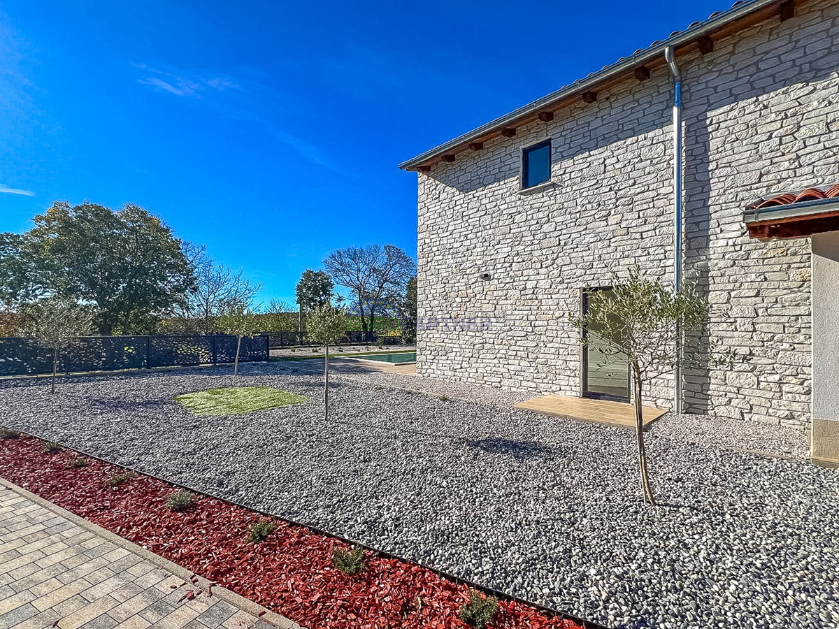 Moderna vila z bazenom, 5 km od Poreča