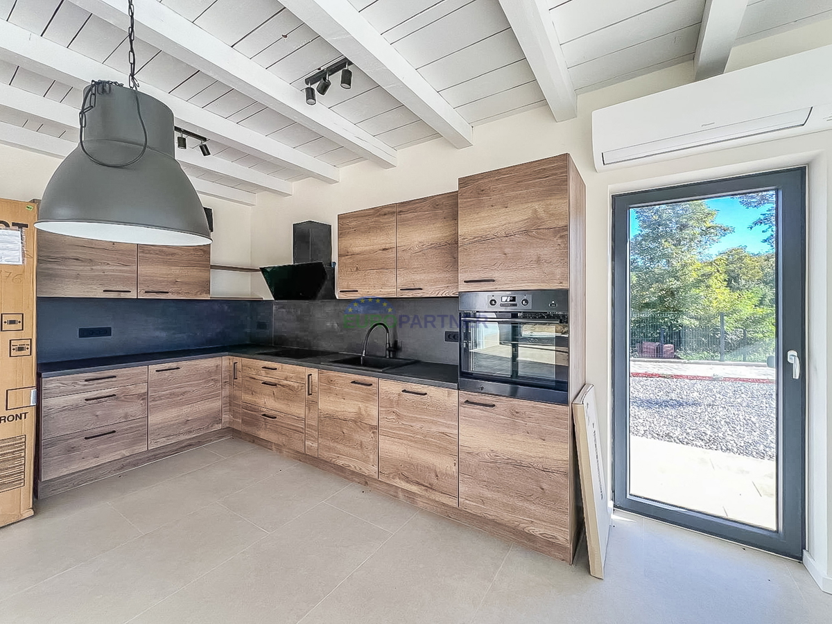 Moderna vila z bazenom, 5 km od Poreča