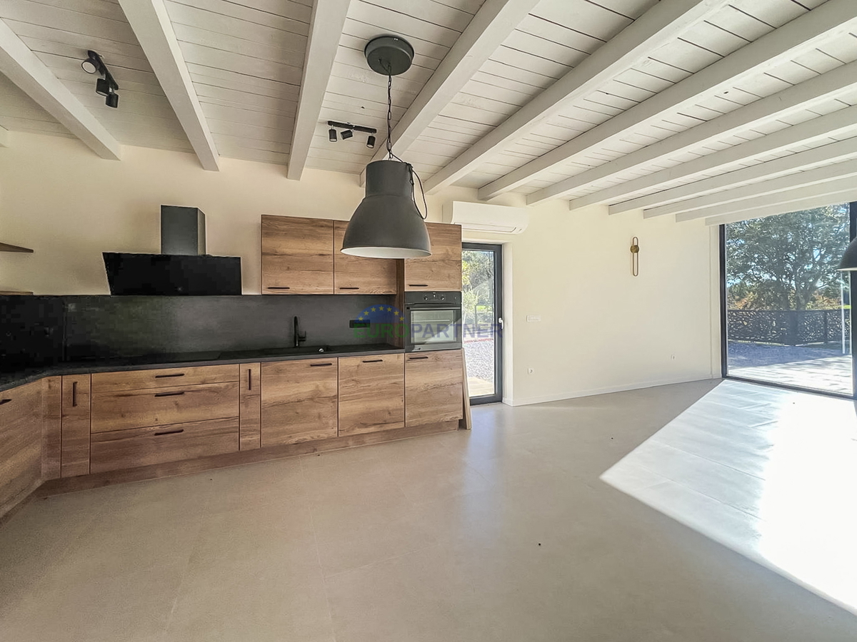 Moderna vila z bazenom, 5 km od Poreča