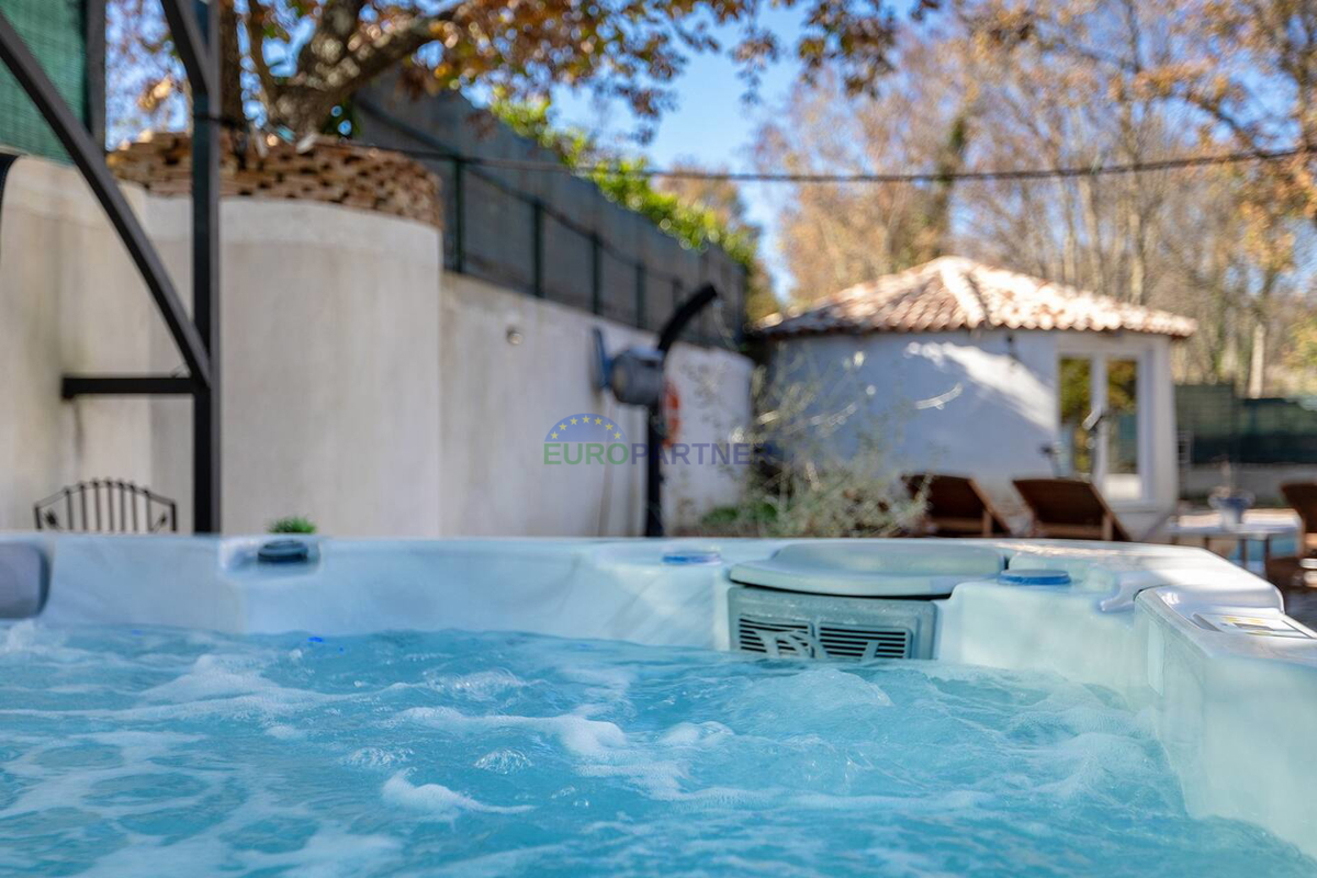 Istra, vila obdana z naravo v okolici Rovinja