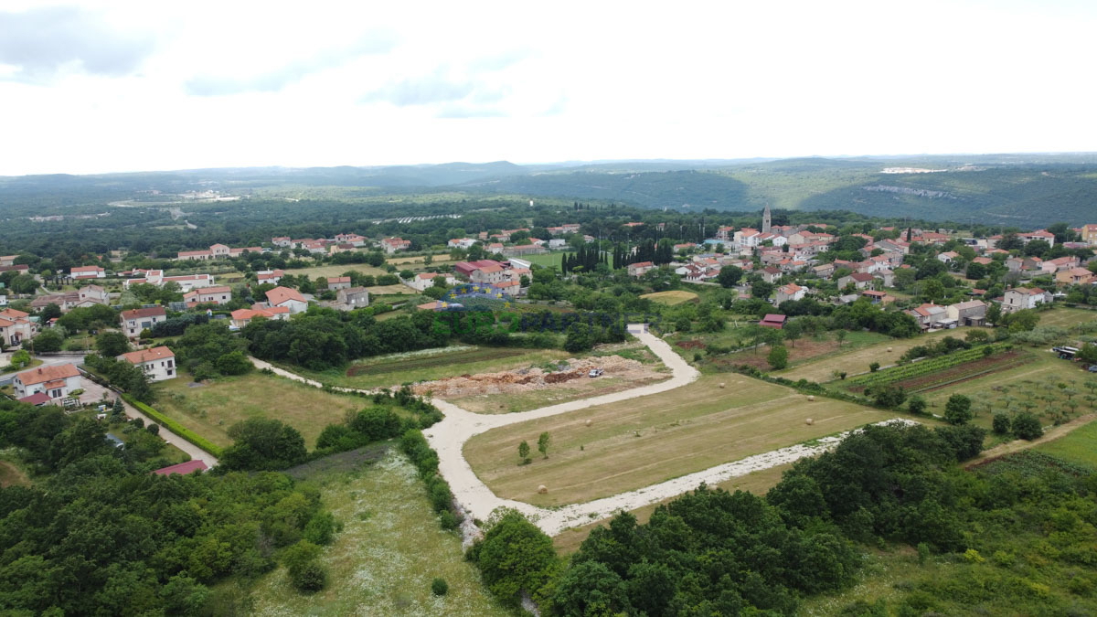 Prodamo več gradbenih parcel, okolica Rovinja