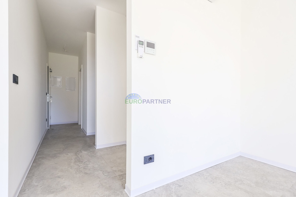 Stanovanje z vrtom, 900 m od morja, Poreč