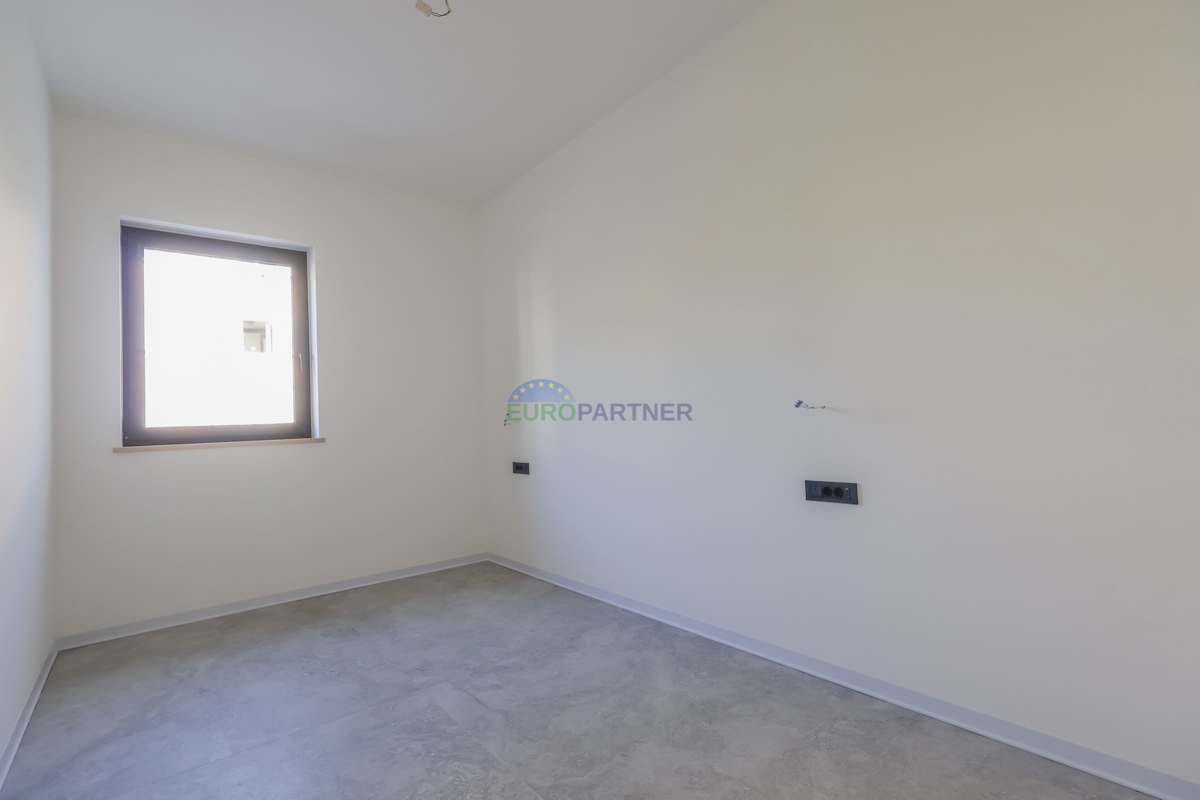 Stanovanje z vrtom, 900 m od morja, Poreč